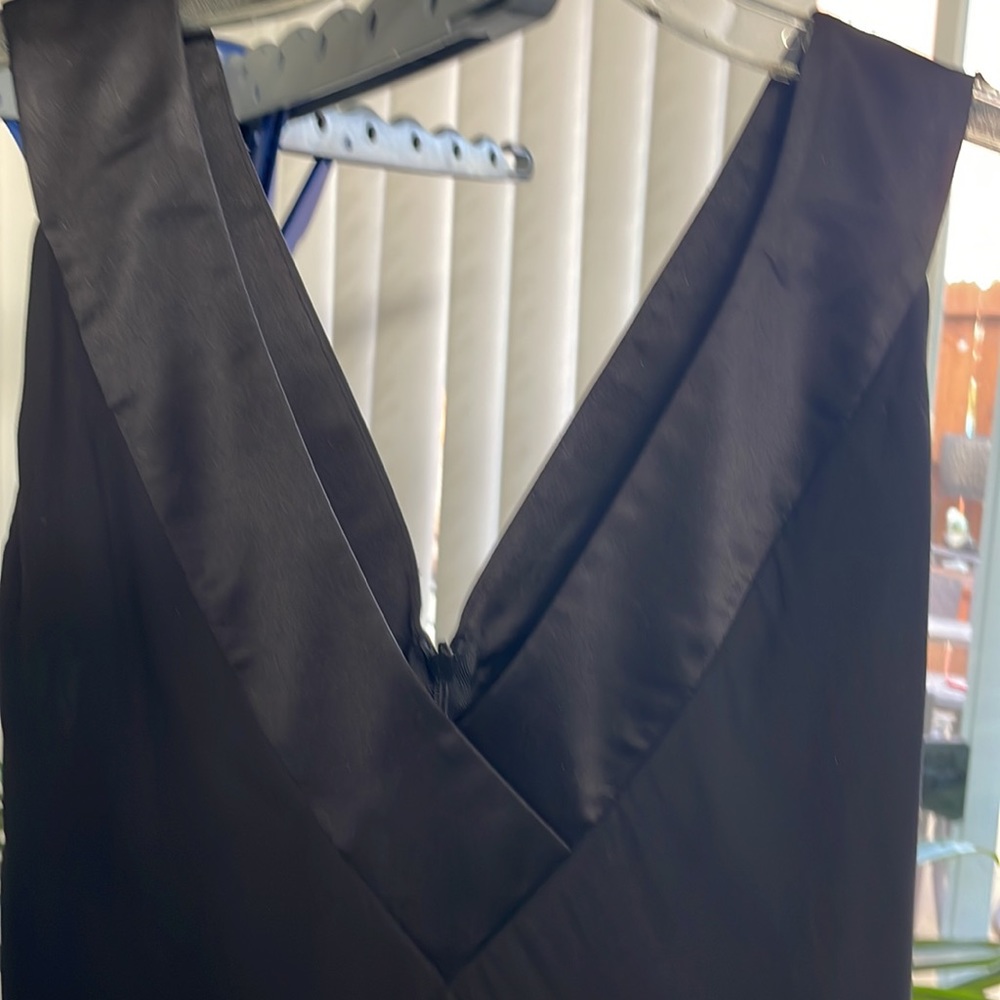 Bloomingdale’s sexy long formal dress, Size 10 - Picture 3 of 8